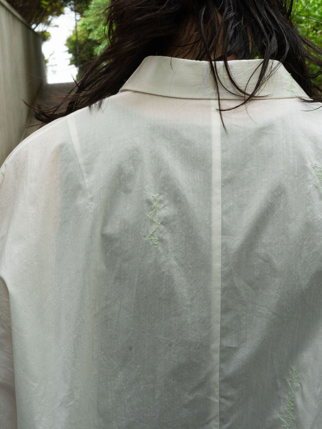 dolmen flower stitch shirts white